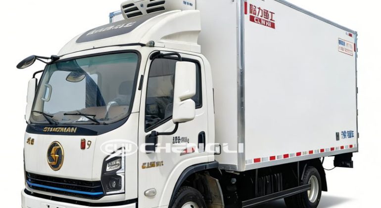 4X2 Shacman Refrigerated Truck
