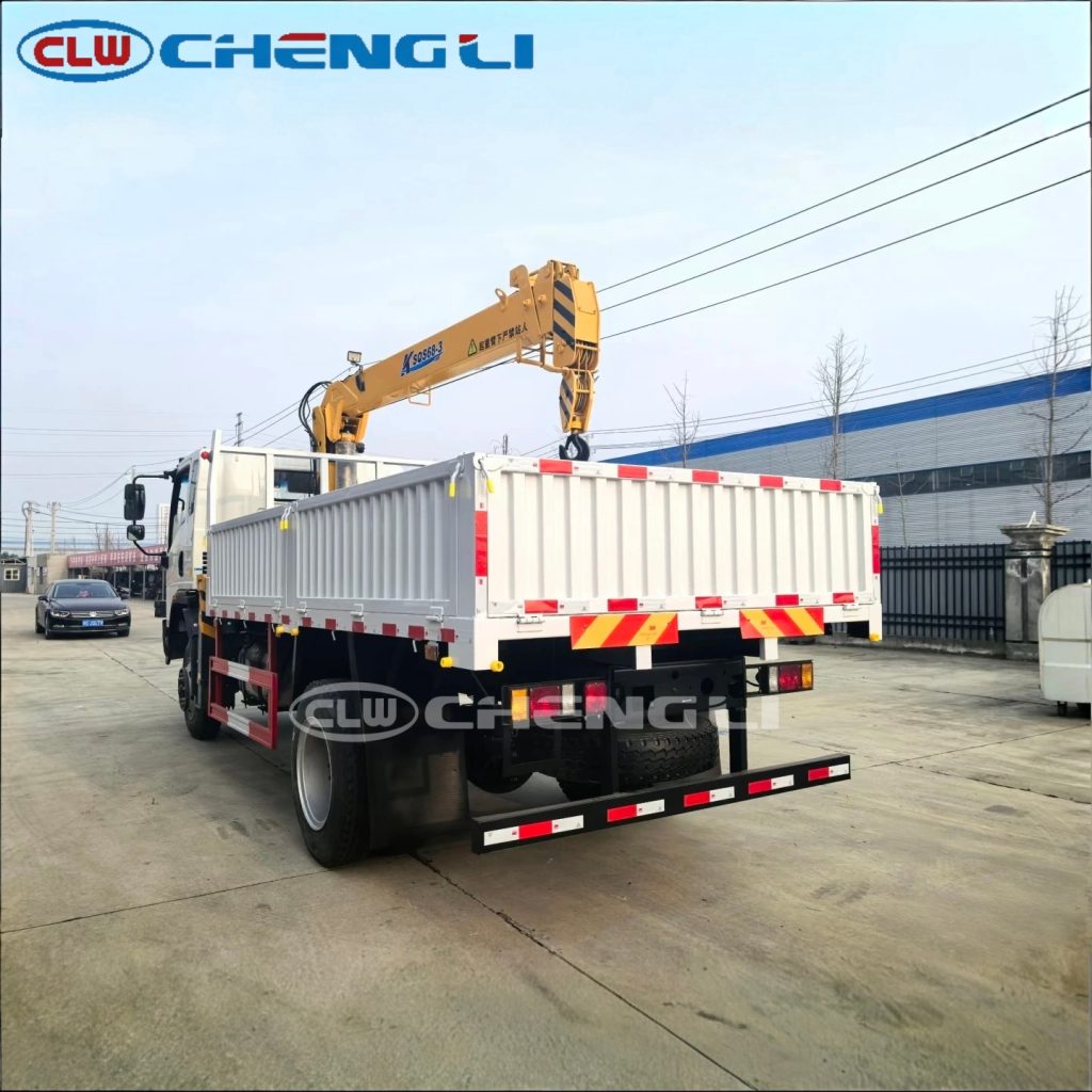 HOWO 3.2-Ton Truck Mounted Crane