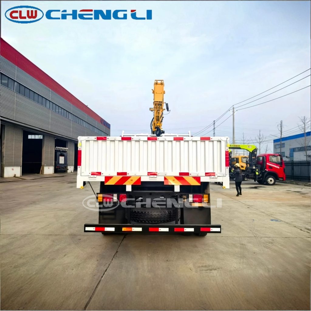 HOWO 3.2-Ton Truck Mounted Crane