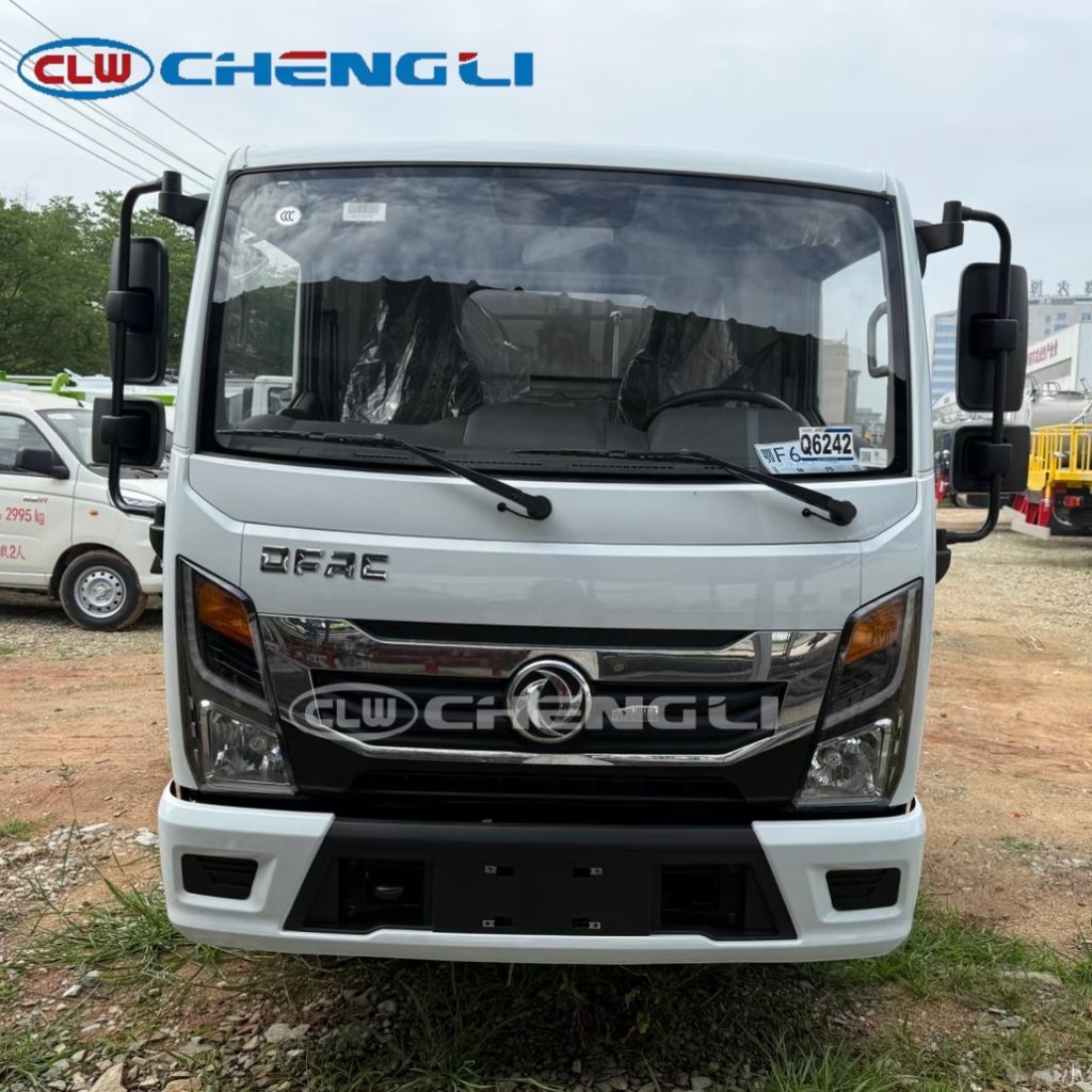 Dongfeng 5000L Water Sprinkler Truck