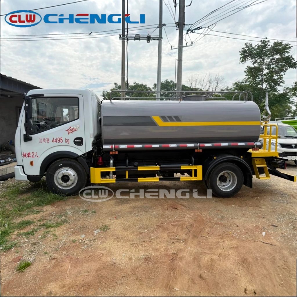 Dongfeng 5000L Water Sprinkler Truck