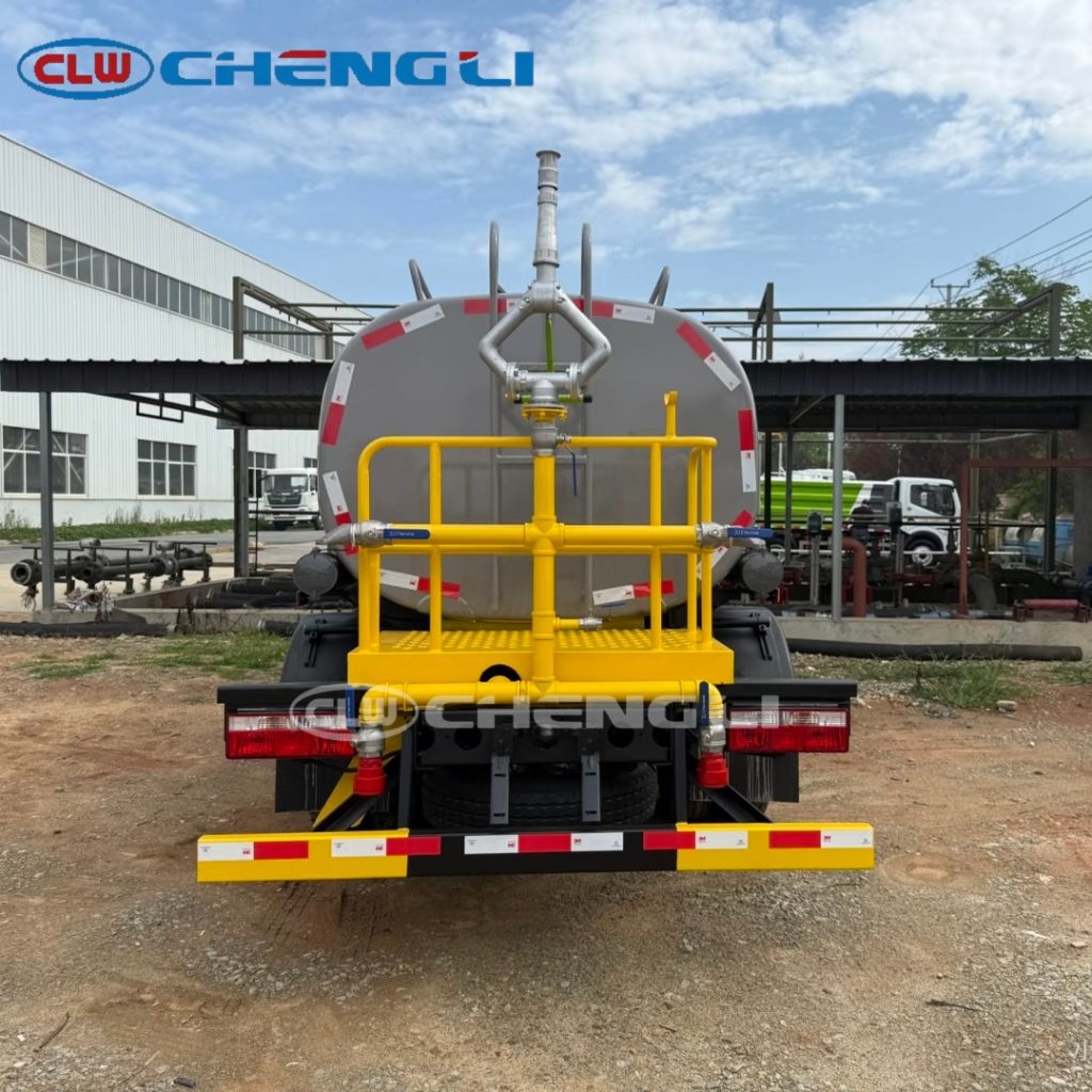 Dongfeng 5000L Water Sprinkler Truck