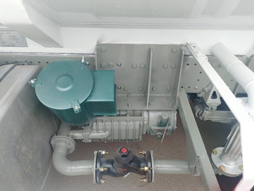 How Does a Pneumatic Dry Bulk Trailer Work?